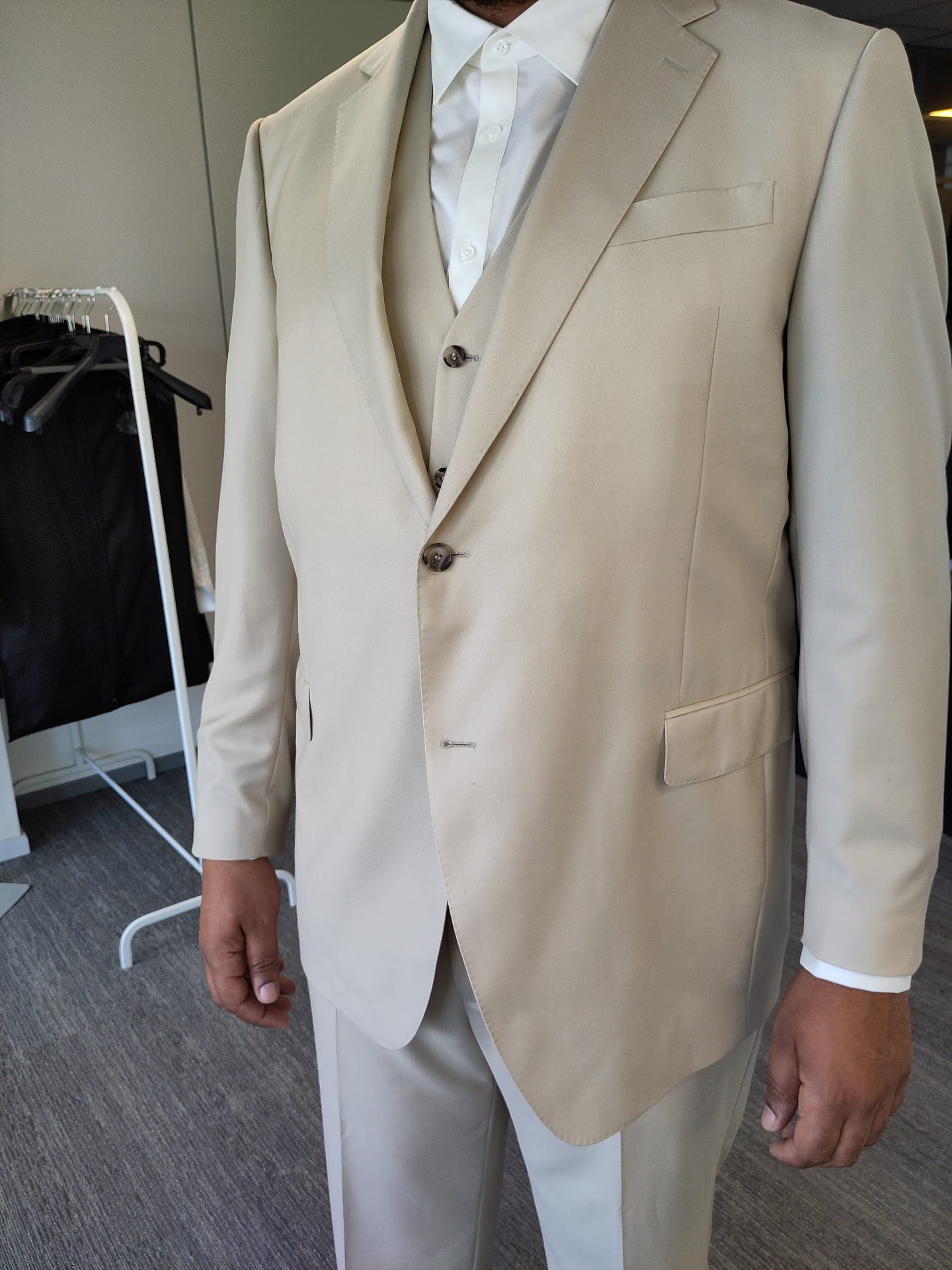 Beige driedelig zomerpak – foto 2